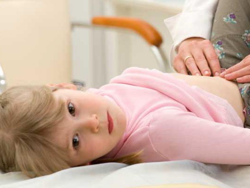 Acute abdominal pain in a child: main causes and signs