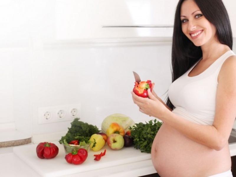 Kaj lahko in česa ne smete jesti med nosečnostjo?